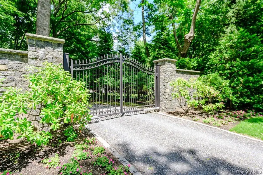 563 Asharoken Avenue, Northport, NY 11768 - #2