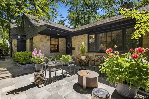 2 Sherwood Place, Scarsdale, NY 10583