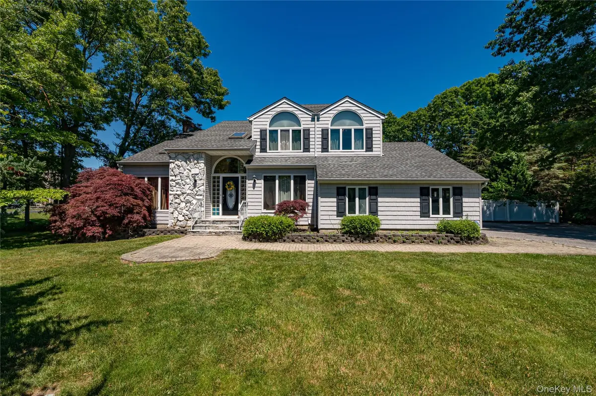 11 Annemarie Drive, Saint James, NY 11780 - #1