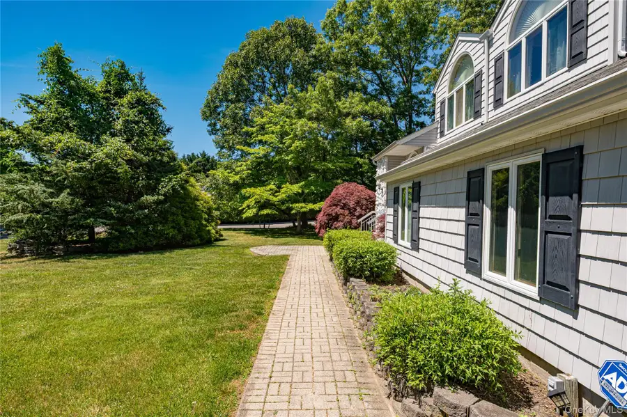 11 Annemarie Drive, Saint James, NY 11780 - #3