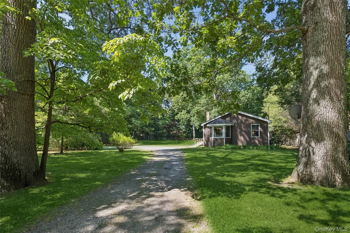 35 Pidgeon Hill Road, Huntington Station, NY 11746 - #1