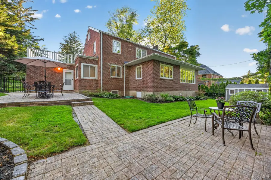 190 Sussex Drive, Manhasset, NY 11030 - #3