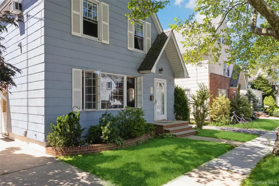 110 Yale Street, Williston Park, NY 11596 - #2