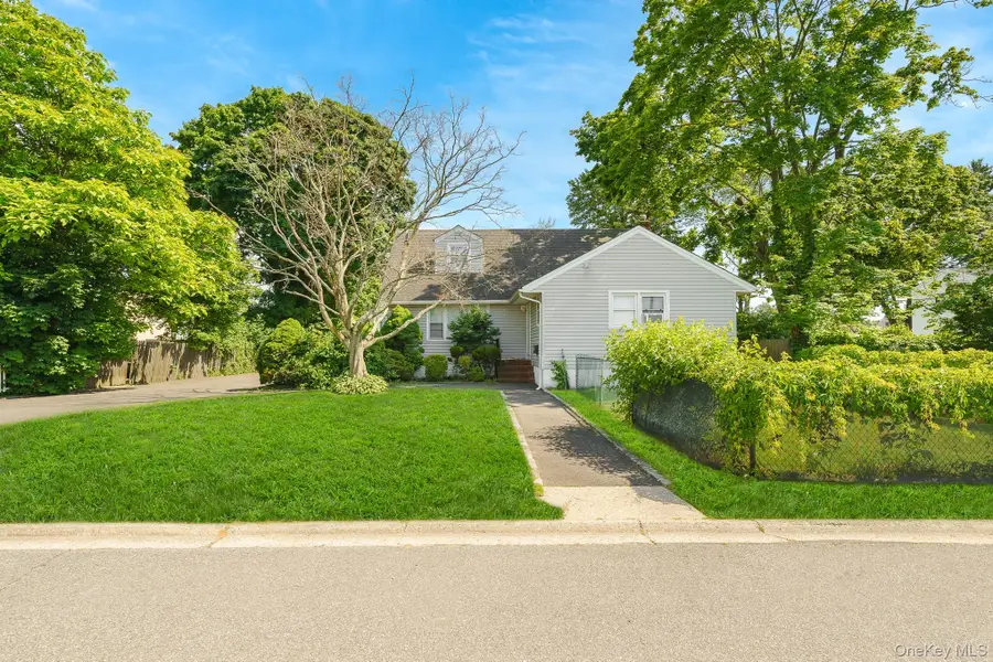 733 14th Street, West Babylon, NY 11704 - #2