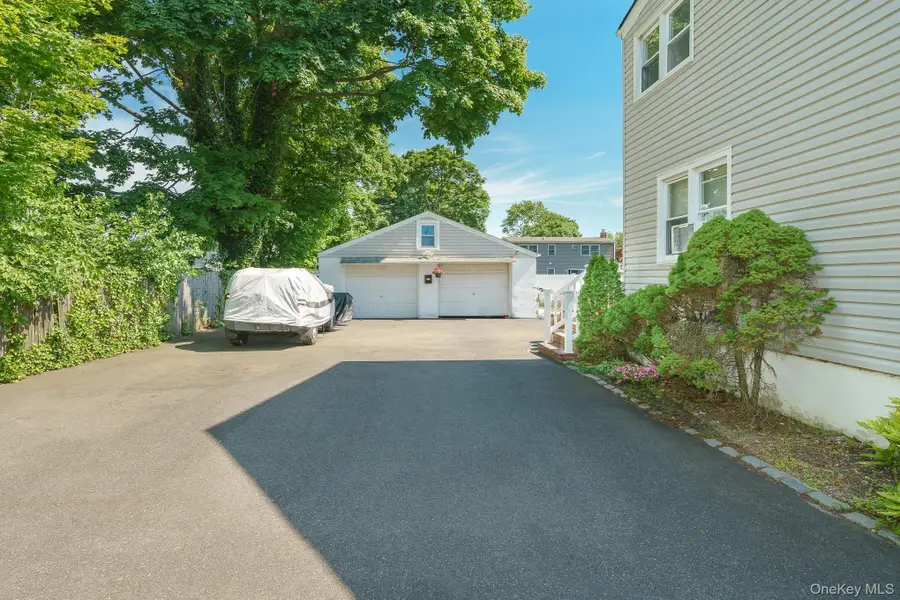 733 14th Street, West Babylon, NY 11704 - #3