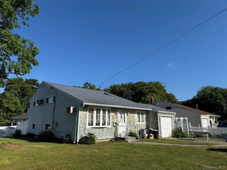 5 Lion Lane, North Babylon, NY 11703 - #2