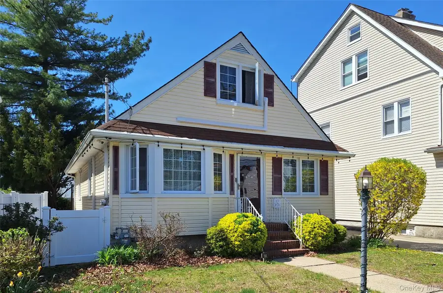 184 E Chester Street, Valley Stream, NY 11580 - #3