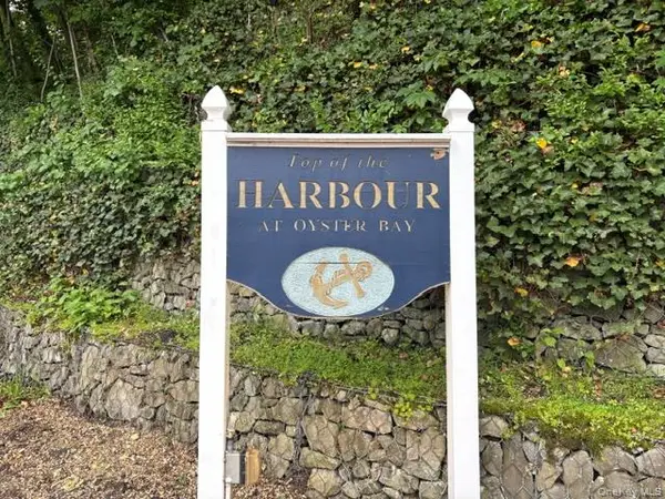 11 Harbour Lane #1B, Oyster Bay, NY 11771