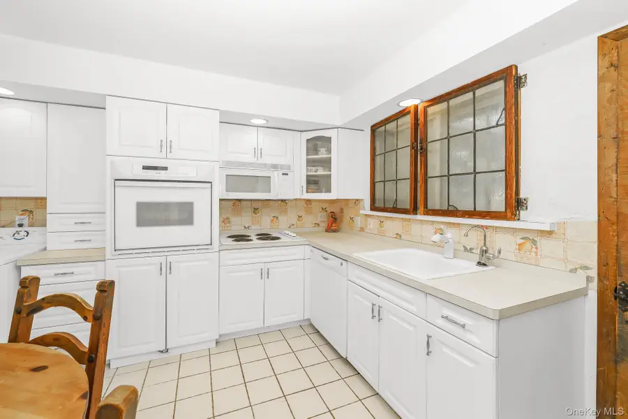10 Rye Place, Commack, NY 11725 - #3
