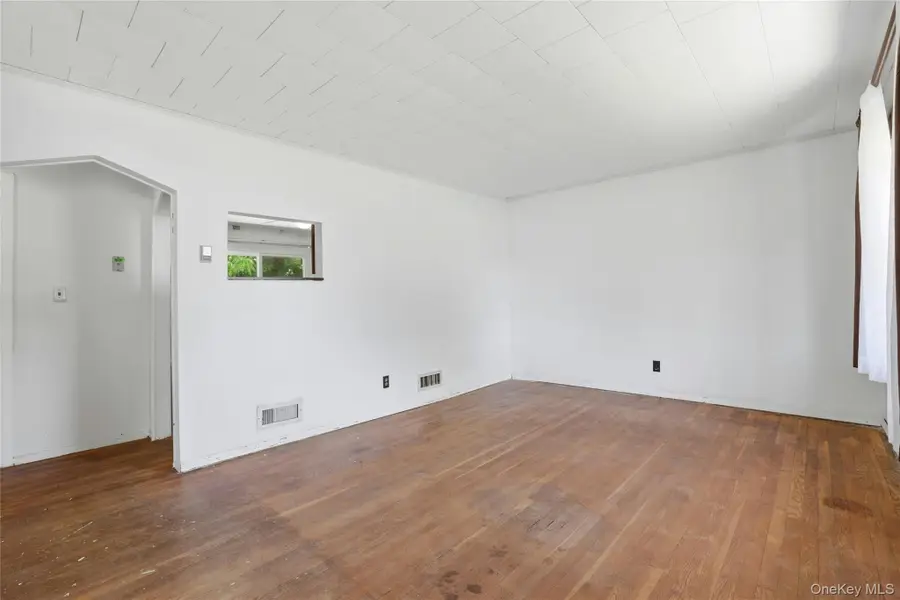 1090 South Drive, Merrick, NY 11566 - #3