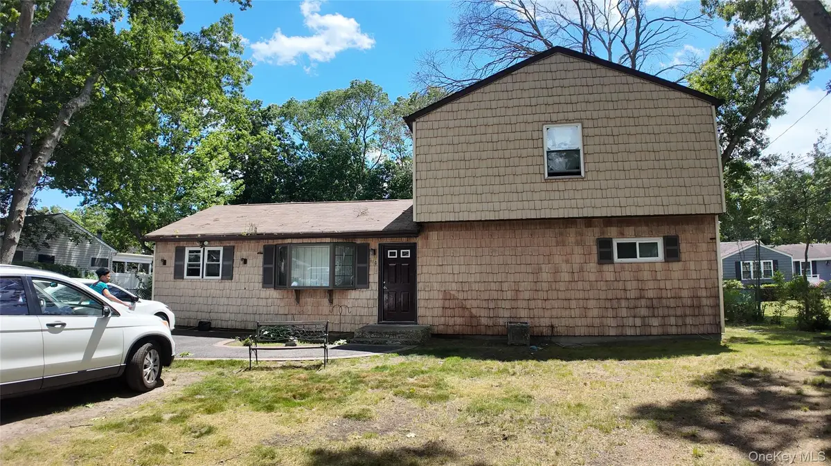 110 Queen Street, Bay Shore, NY 11706 - #1