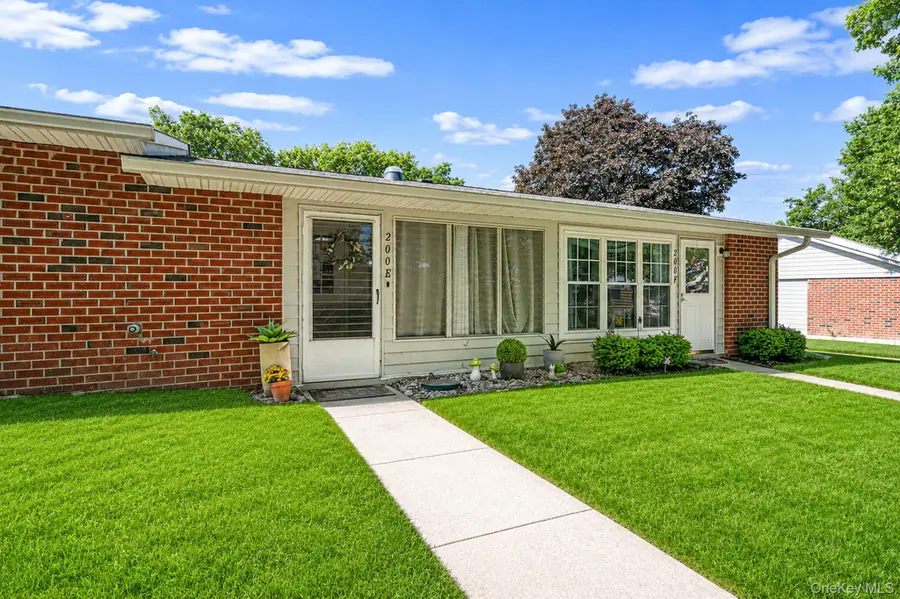 200 Newcastle Court #E, Ridge, NY 11961 - #3