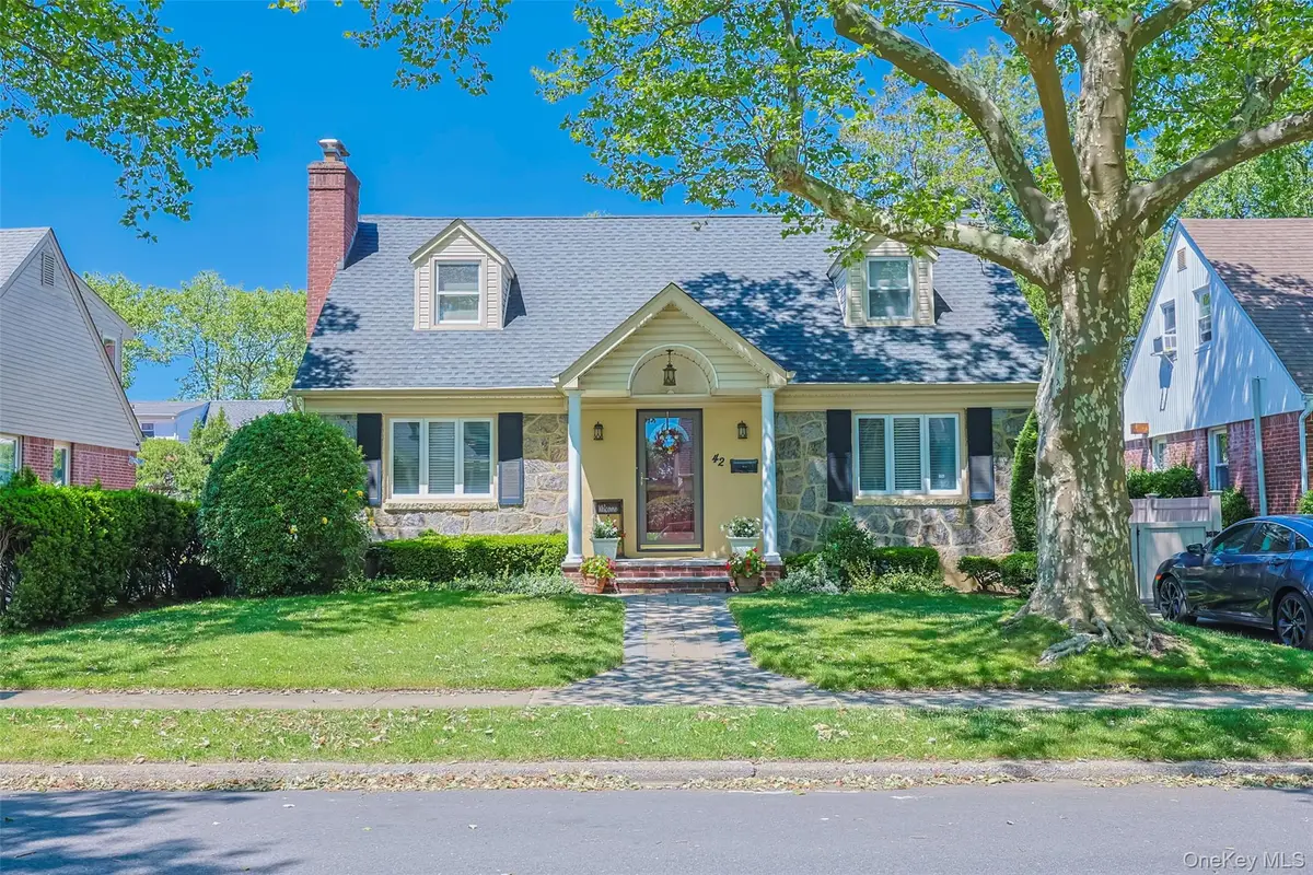 42 Beechwood Lane, North New Hyde Park, NY 11040 - #1