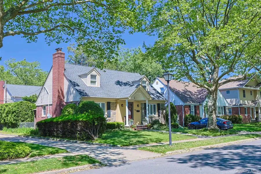 42 Beechwood Lane, North New Hyde Park, NY 11040 - #3