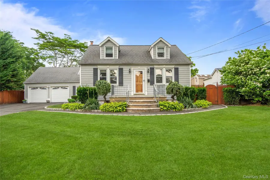19 Roy Avenue, West Islip, NY 11795 - #2
