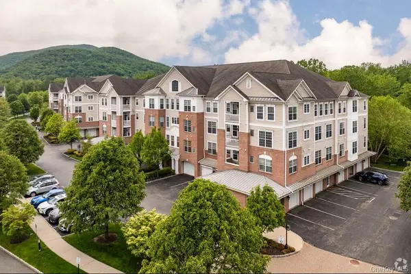 811 Regency Drive #802, Fishkill, NY 12524