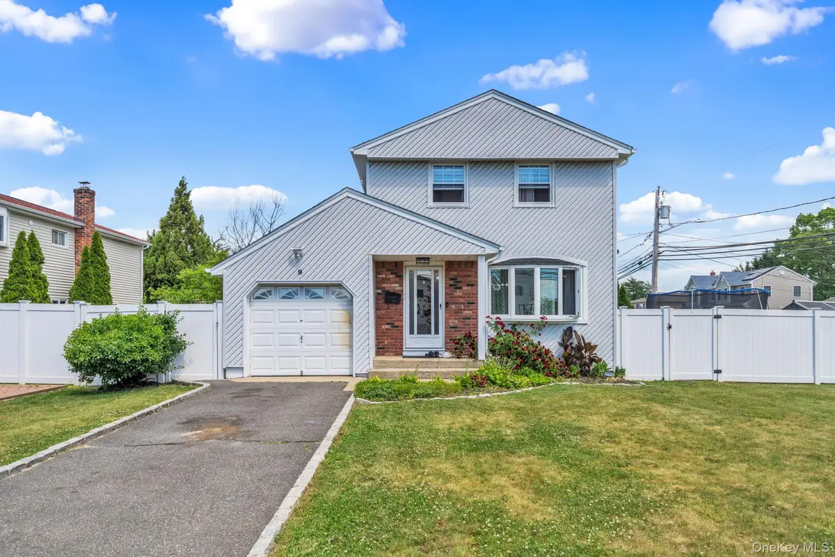 9 Nassau Avenue, West Babylon, NY 11704 - #1