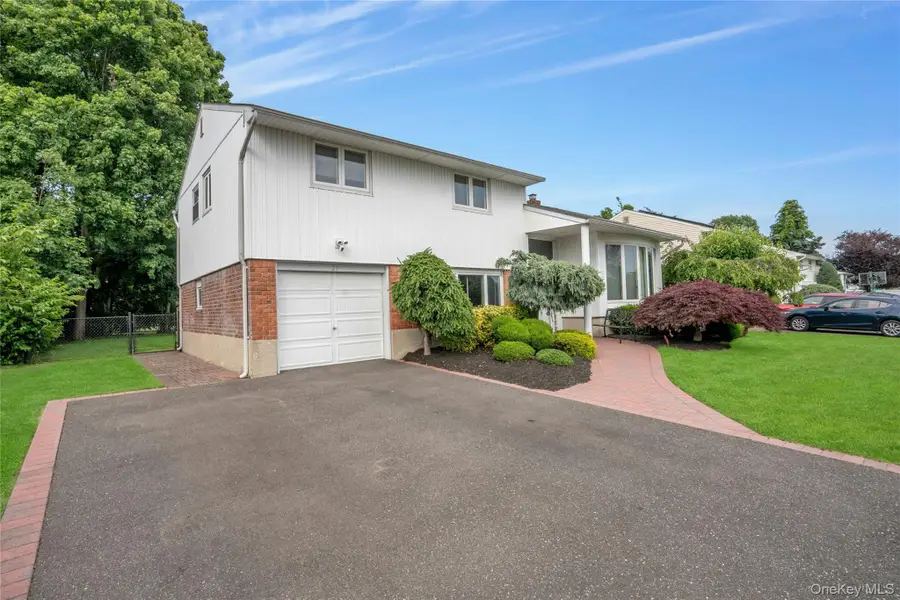 27 Coronet Lane, Plainview, NY 11803 - #3