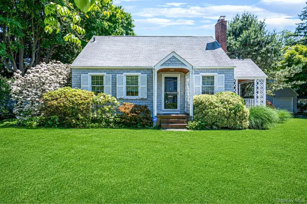 22 Lawrence Street, Greenlawn, NY 11740