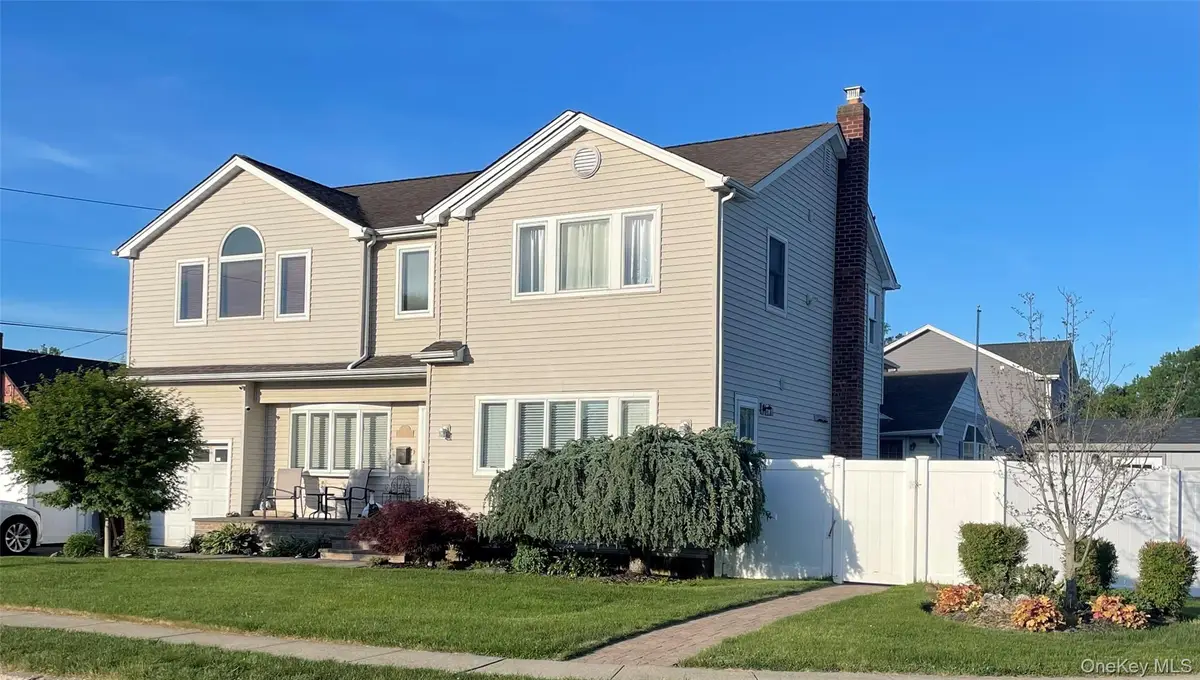 7 Mohawk Drive, Massapequa, NY 11758 - #1