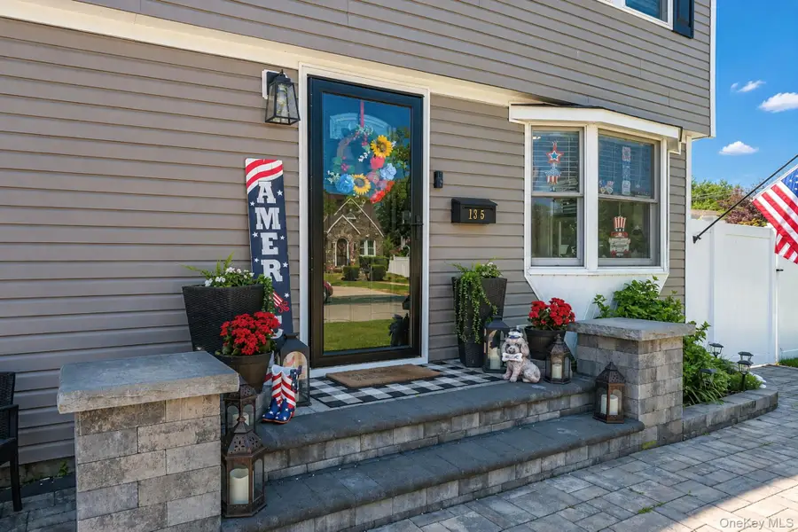 135 Texas Street, Lindenhurst, NY 11757 - #3