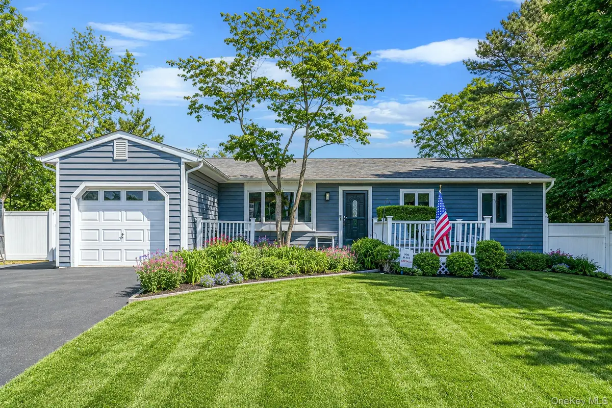 5 Megan Court, Bellport, NY 11713 - #1