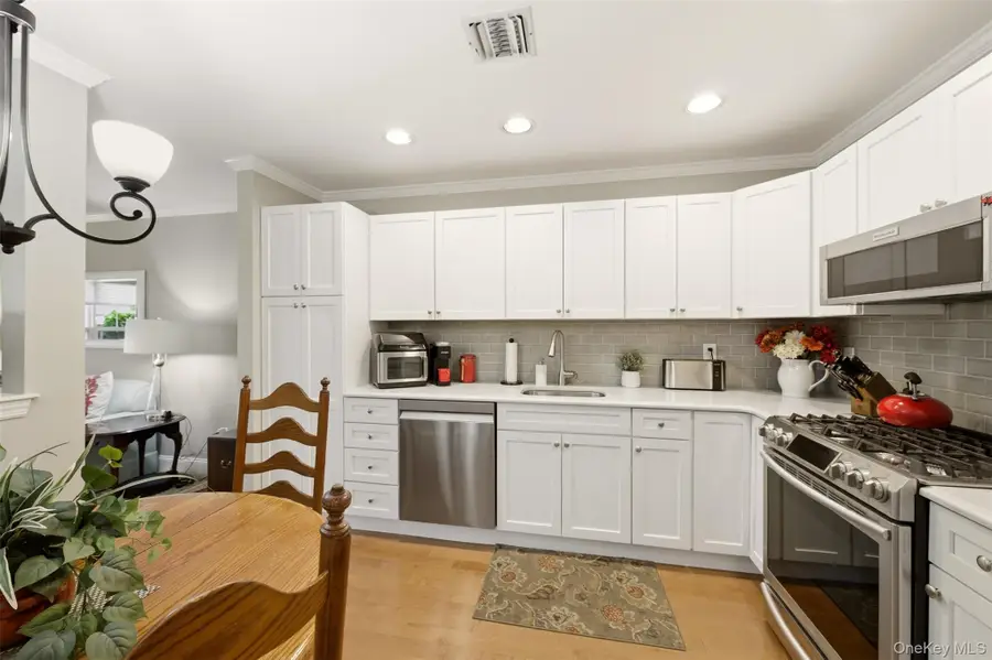 126 Erin Lane, East Setauket, NY 11733 - #3