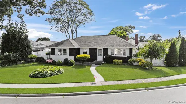 5 Coronet Crescent, Bethpage, NY 11714