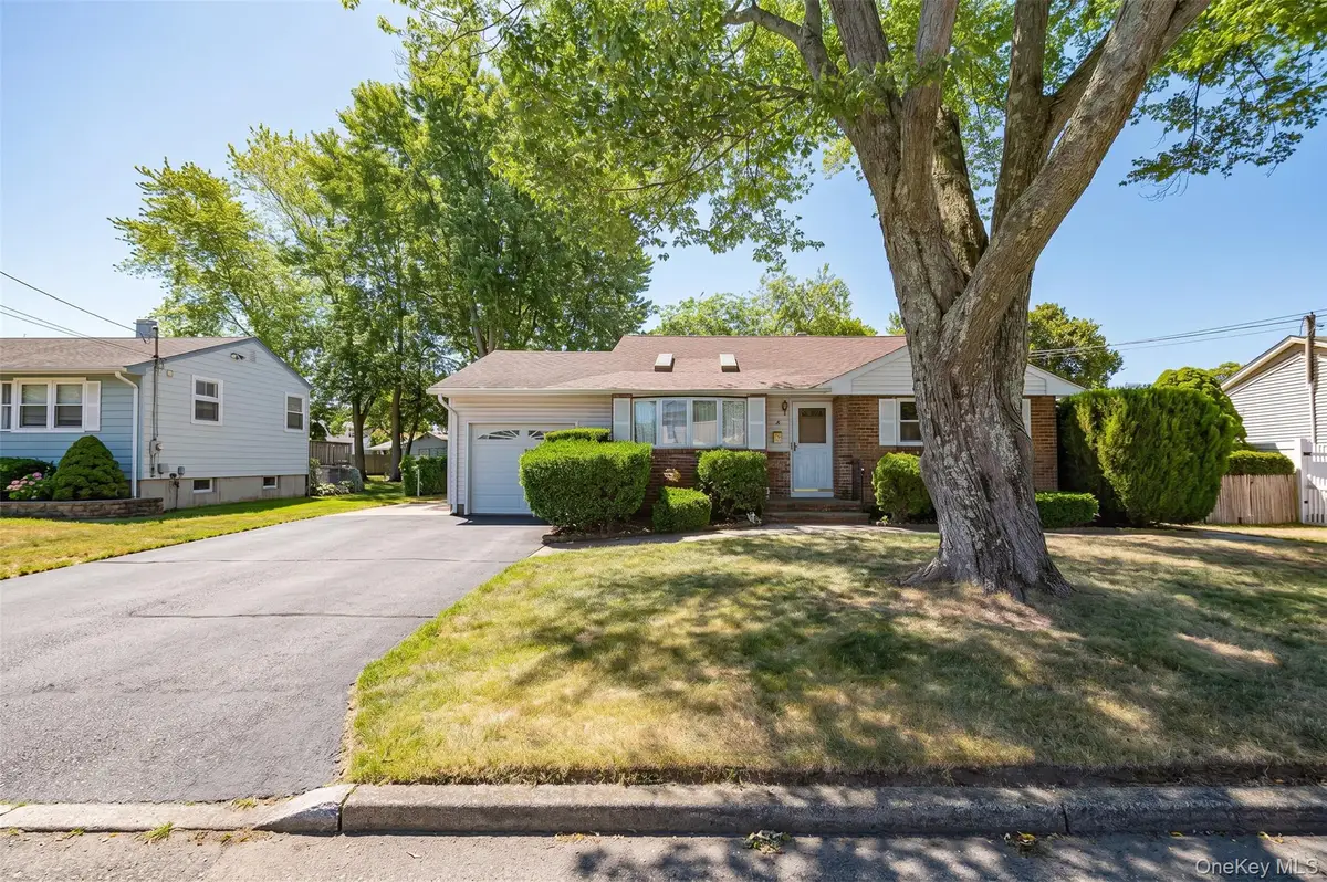 9 Johnson Place, Lindenhurst, NY 11757 - #1