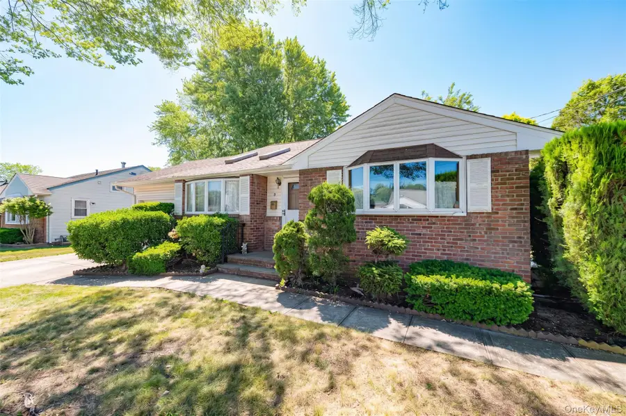 9 Johnson Place, Lindenhurst, NY 11757 - #2