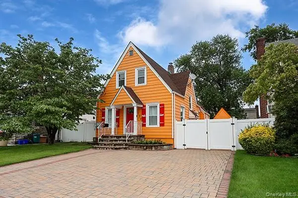 194 Holly Avenue, Hempstead, NY 11550