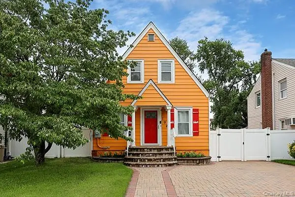194 Holly Avenue, Hempstead, NY 11550 - #2