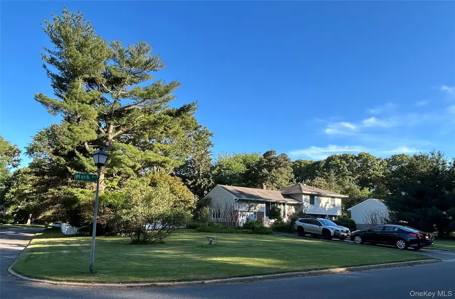 14 Mark Drive, Smithtown, NY 11787 - #2