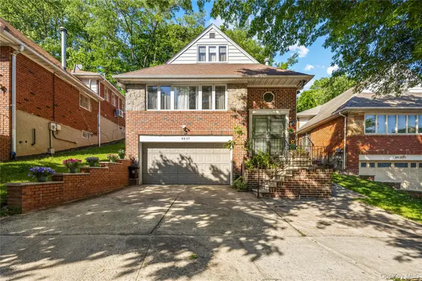 6907 Little Neck Parkway, Glen Oaks, NY 11004
