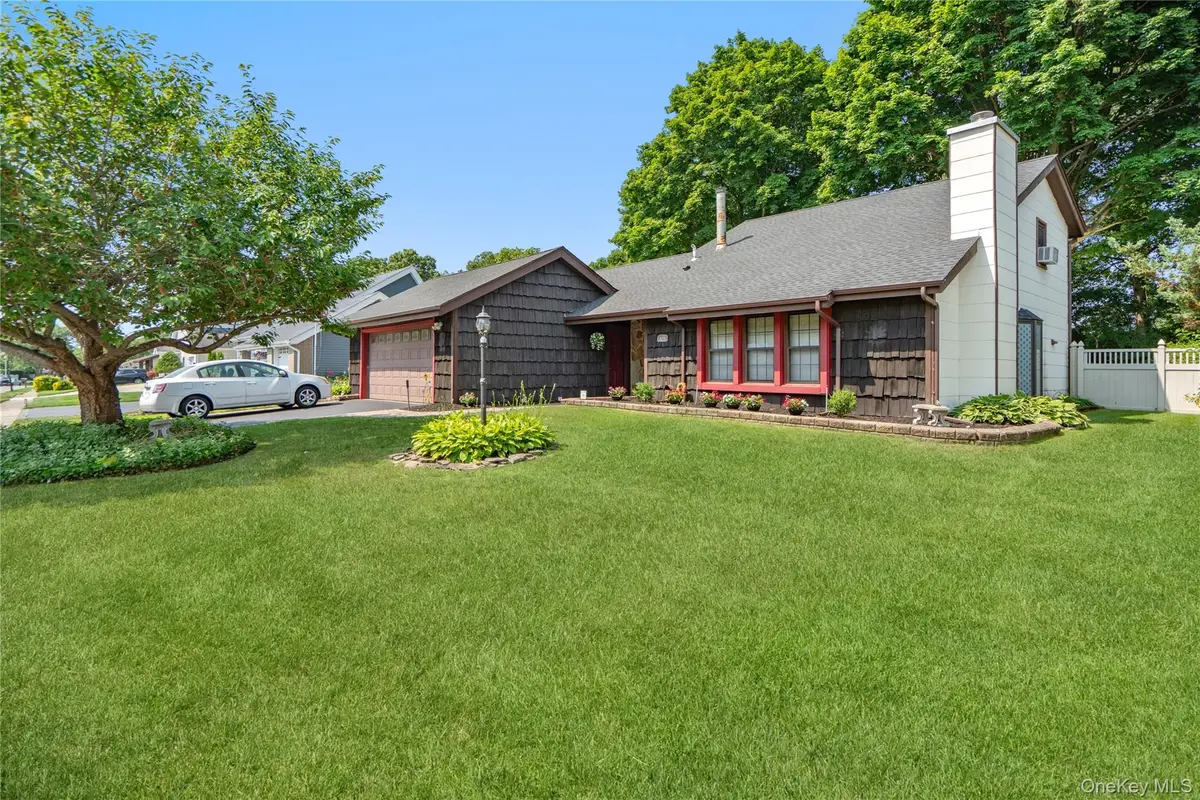 820 Greenbelt Parkway W, Holbrook, NY 11741 - #1