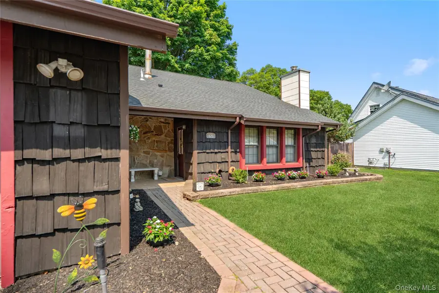 820 Greenbelt Parkway W, Holbrook, NY 11741 - #2