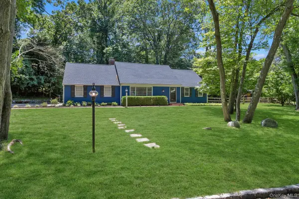 14 Hawks Nest Road, Stony Brook, NY 11790