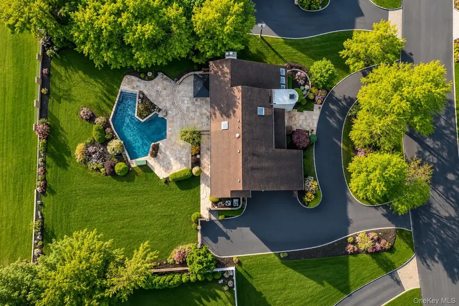 6 Polo Court, Woodbury, NY 11797 - #2