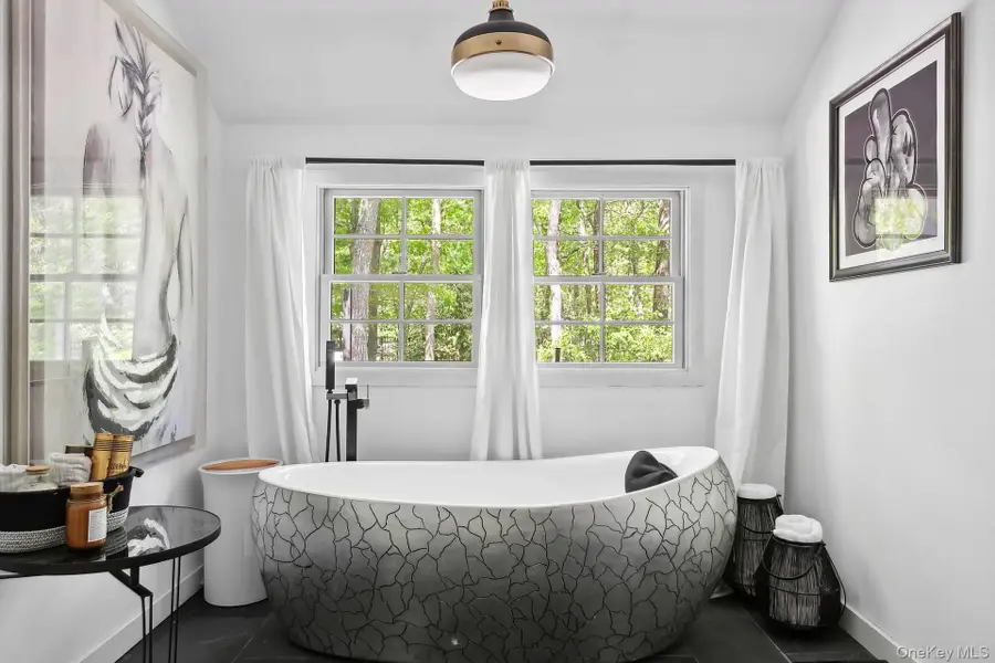 12 North Quarter Rd, Westhampton, NY 11977 - #2