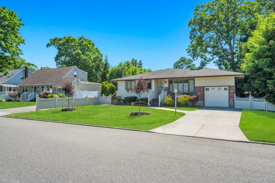 256 W 4th Street, Deer Park, NY 11729 - #2