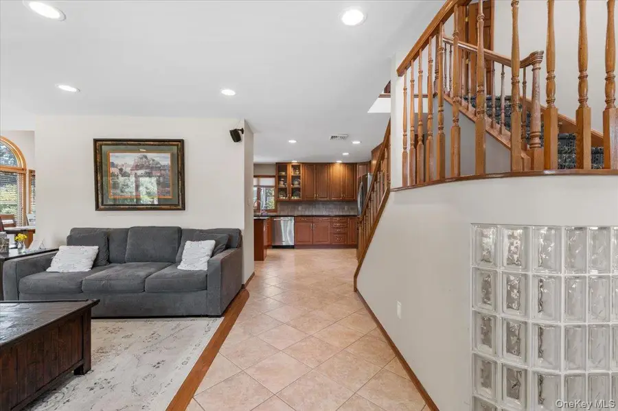 37 Sylvia Road, Plainview, NY 11803 - #3