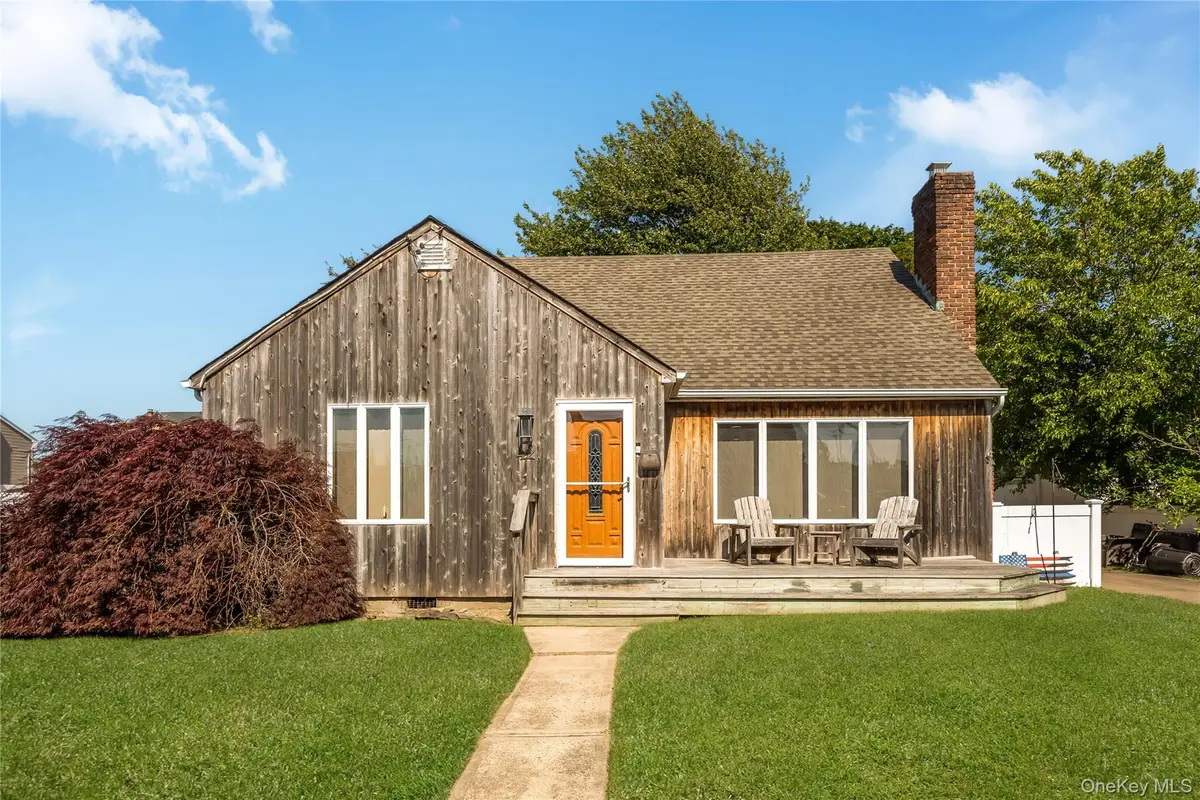42 Buchanan Avenue, Amity Harbor, NY 11701 - #1