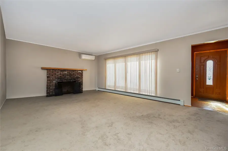 42 Buchanan Avenue, Amity Harbor, NY 11701 - #3
