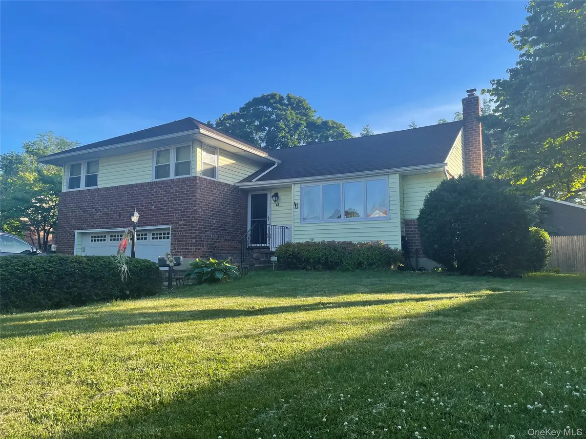 25 Reed Lane, Westbury, NY 11590 - #1