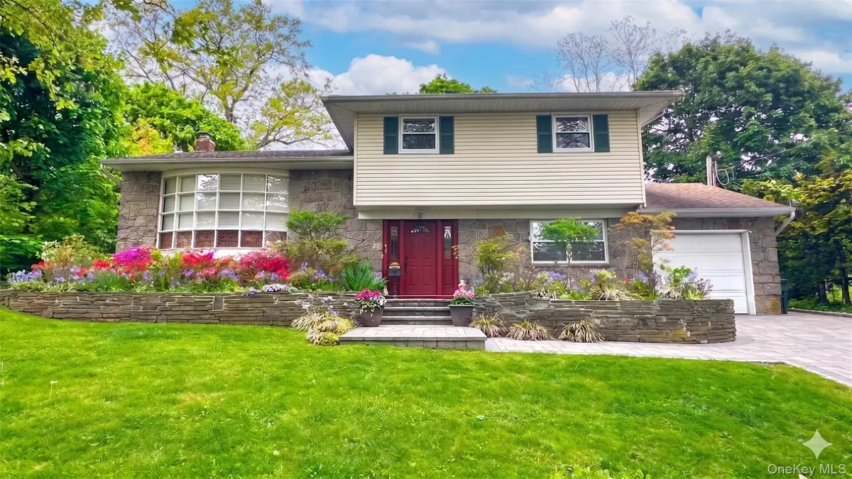 5 Highpoint Drive, Huntington, NY 11743 - #1
