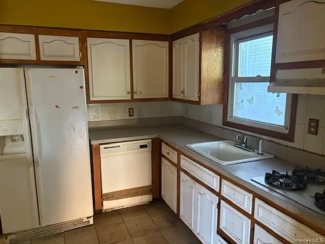 157 Hendrickson Avenue, Elmont, NY 11003 - #3