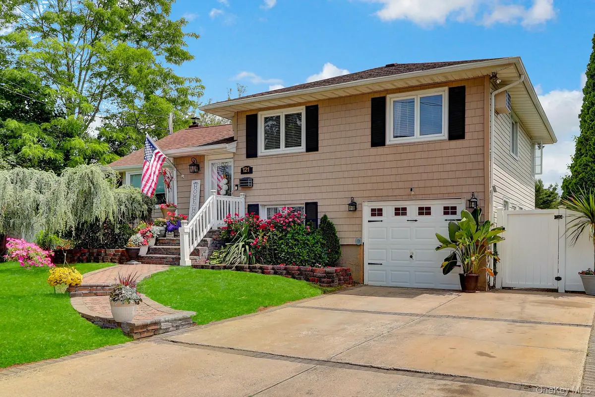 121 W 15th Street, Deer Park, NY 11729 - #1