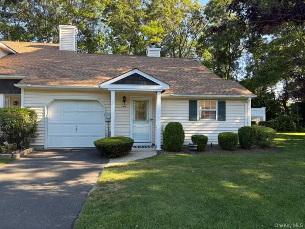 532 Race Place, Oakdale, NY 11769