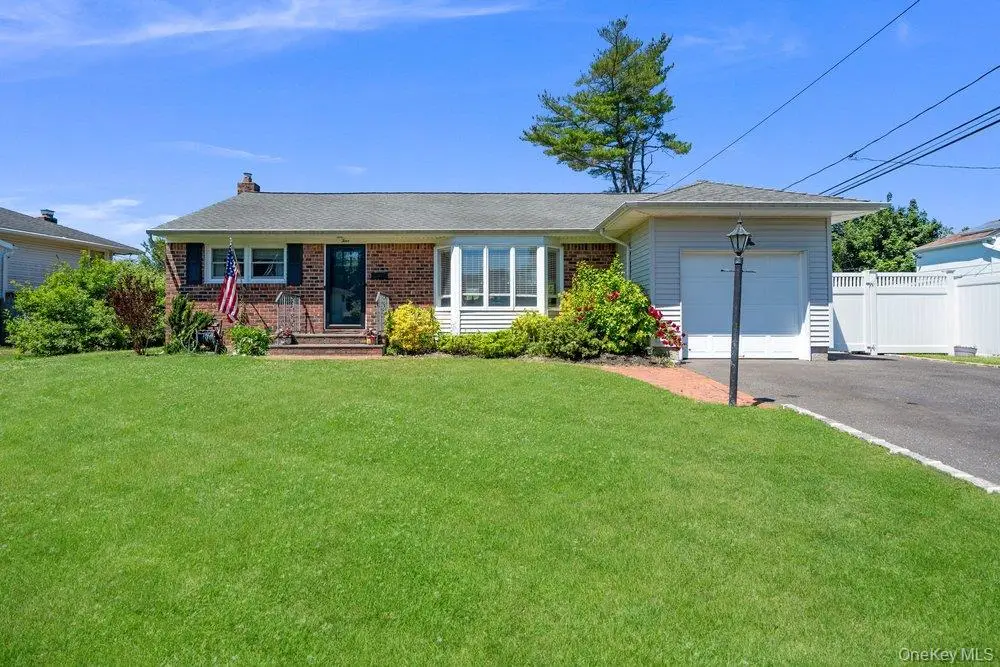 4 Balsam Lane, Commack, NY 11725 - #1