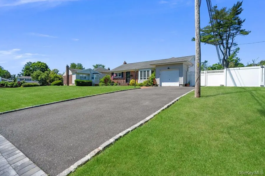 4 Balsam Lane, Commack, NY 11725 - #2